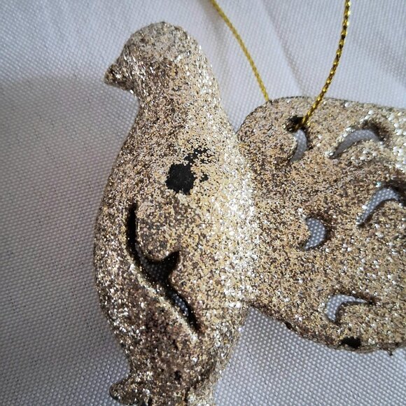 Lot of 4 Gold Tone Christmas Ornaments - Picture 9 of 10